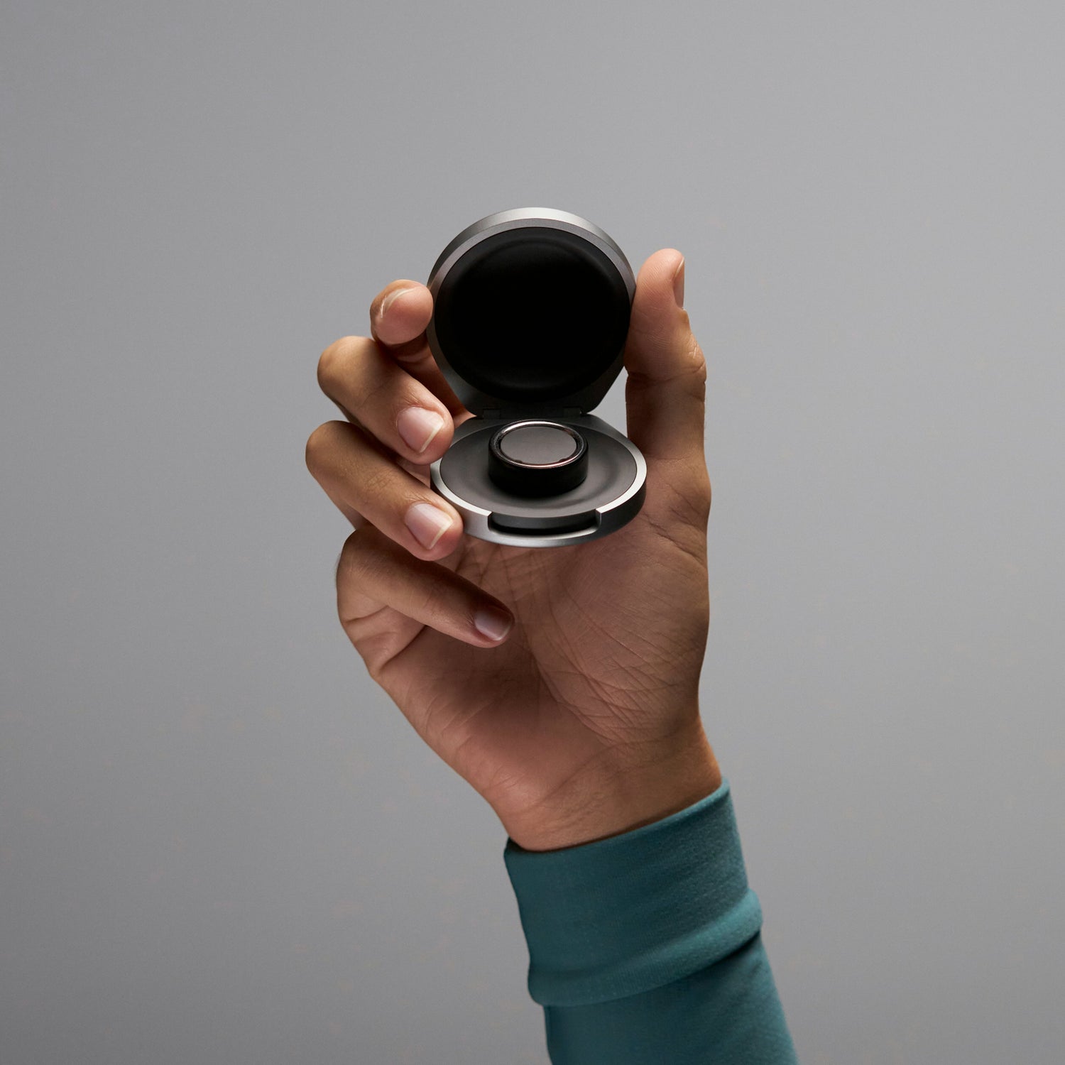 Oura Ring 4 Charging Case - Media 1