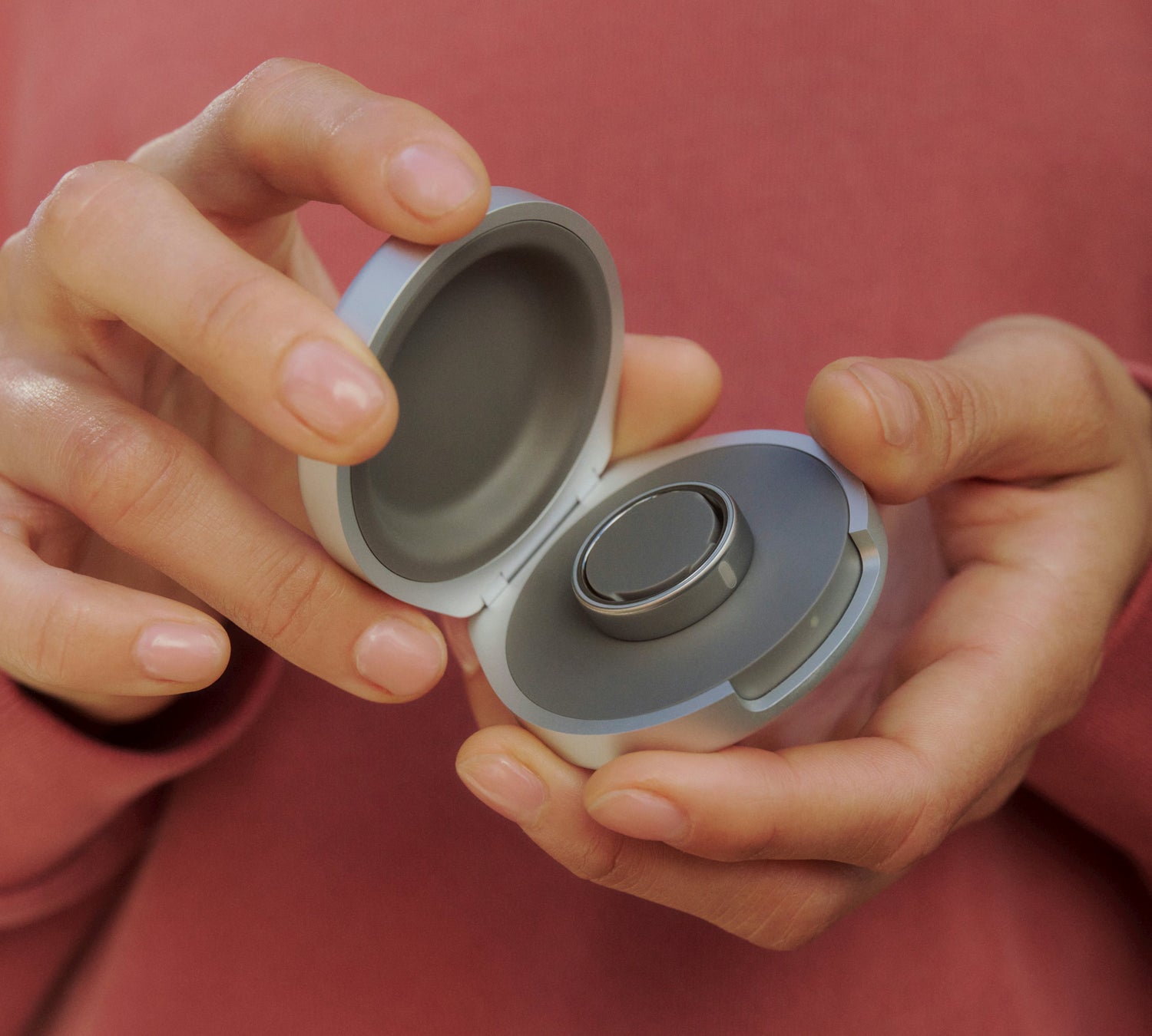 Oura Ring 5 Charging Case - Media 2